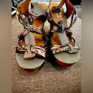 Steve Madden Grey wedges